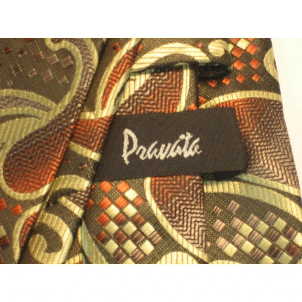 NWOT Pravata 100% Microfibre Geometric  Design Necktie